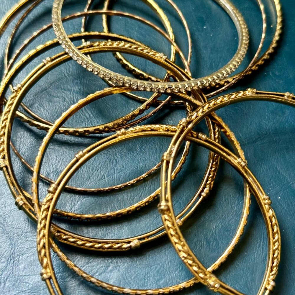 Set of 9 golden bangle bracelets + one - Picture 4 of 6